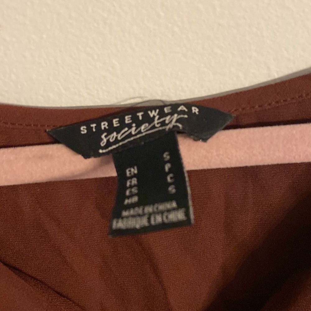 ⭐️2/$10 - Maroon Blouse - Picture 3 of 3